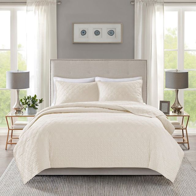Olliix by Madison Park 3 Piece Cream King/California King Linnette Reversible Coverlet Set-2