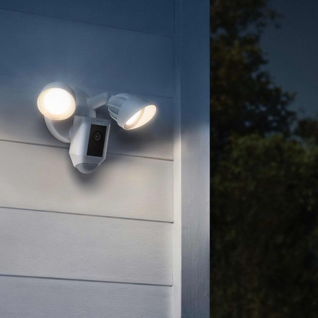 ring White Floodlight Camera Wired Plus-3
