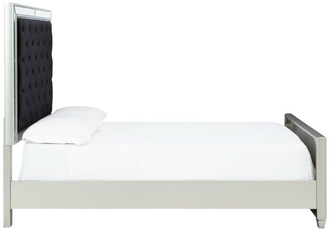 Signature Design by Ashley® Lindenfield Silver Queen Upholstered Bed-3