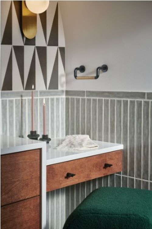 Brizo Litze® Matte Black / Brilliance® Luxe Gold® Mini Towel Bar-1