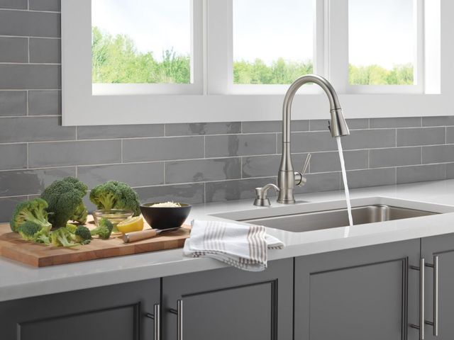 Delta Hazelwood® Spotshield Stainless Single Handle Kitchen Faucet with Soap Dispenser and ShieldSpray Technology-3