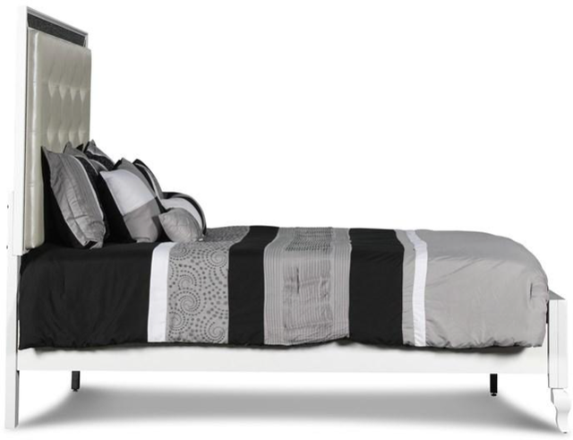New Classic® Home Furnishings Park Imperial White Western King Bed-2