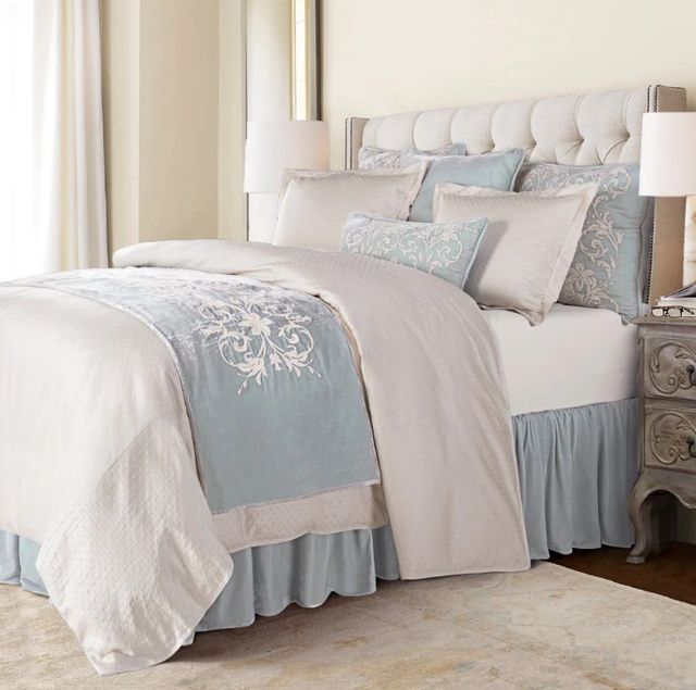 HiEnd Accents Belle 3-Piece King Comforter Set-4