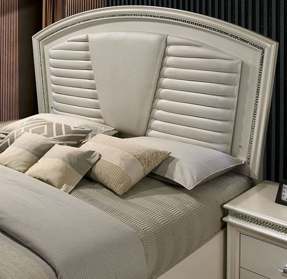 Furniture of America® Maddie 5-Piece Pearl White Queen Bedroom Set-3