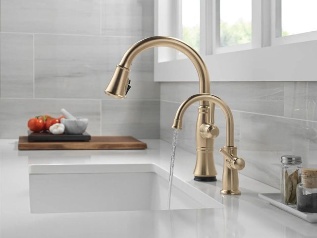 Delta Cassidy® Champagne Bronze Touch2O® Technology Kitchen Faucet with Touchless Technology-2