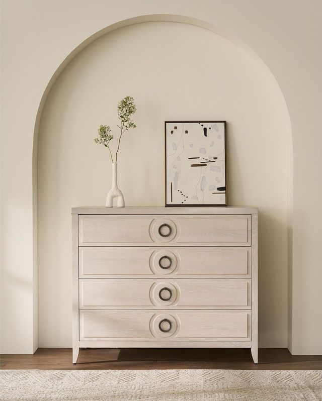 Universal Explore Home™ Avaline Lizmore White Oak Chest-1