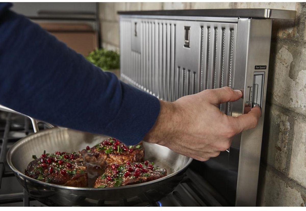 High-velocity air current diagram for downdraft intake