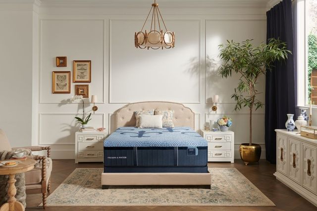 Stearns & Foster® Estate Penley 13.5" Hybrid Firm Tight Top Queen Mattress-1