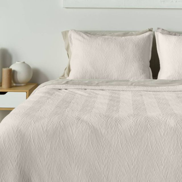 BEDGEAR® Performance® 3-Piece Arrowhead/Cream Moisture-Wicking King Duvet and Sham Set-1