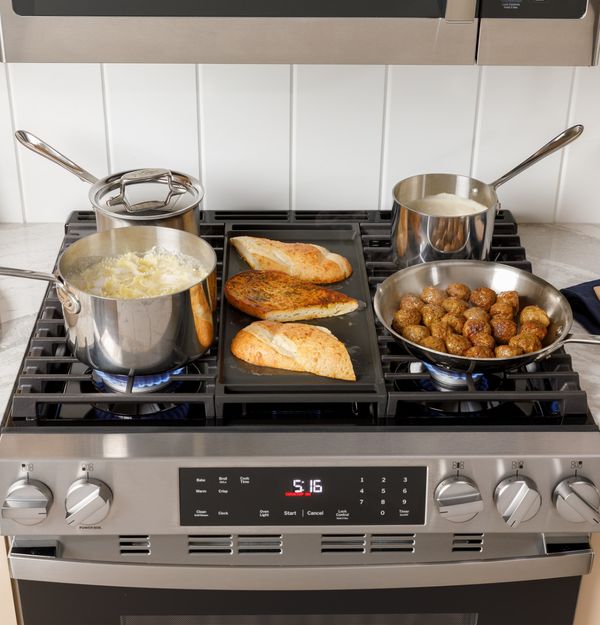 GE 600 Series 30" Slide-In Gas Range 