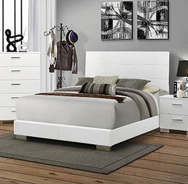 Coaster® Felicity Glossy White Queen Bed-1