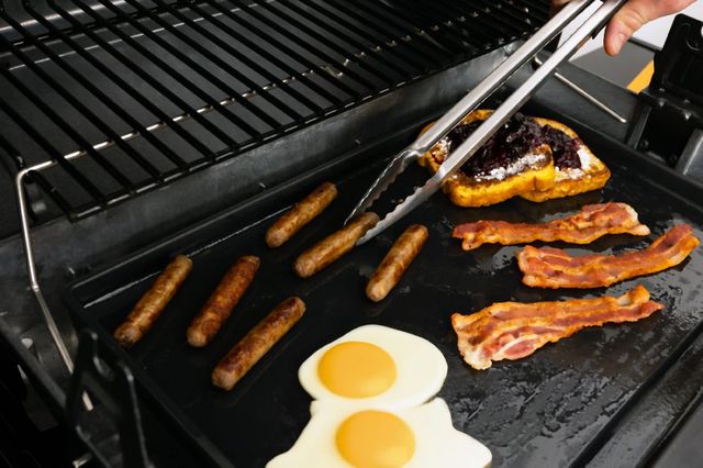 Broil King Monarch Black Porcelain Finish Plancha-3