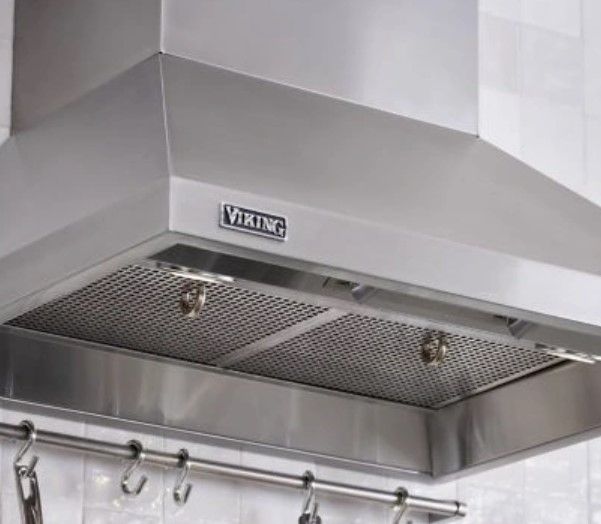 Viking® 3 Series 30” Eucalyptus Chimney Wall Hood with Standard Ventilator-2
