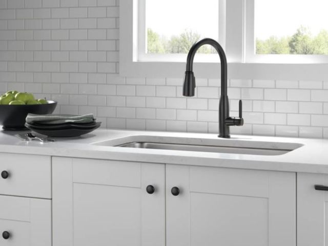 Peerless Tunbridge™ Oil Rubbed Bronze Single Handle Pull-Down Kitchen Faucet-2