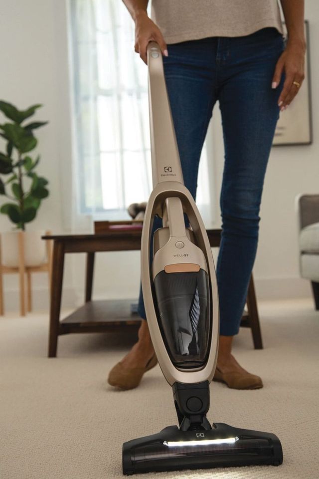 Electrolux WellQ7™ Soft Sand Hard Floor Upright Vacuum -4