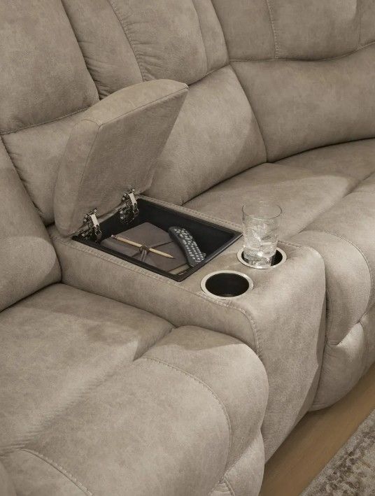 Signature Design by Ashley® Ravenswaye 3-Piece Birch Manual Reclining Sectional with Console-3