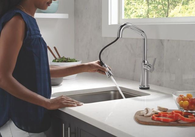 Delta Cordova™ Lumicoat® Arctic Stainless Touch2O® Bar / Prep Faucet with Touchless Technology-3