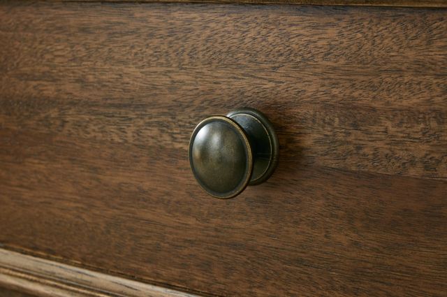 Benchcraft® Sturlayne Brown Dresser-4