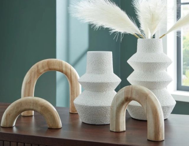 Signature Design by Ashley® Maddwarth 5-Piece Natural Brown/White Accessory Set-3