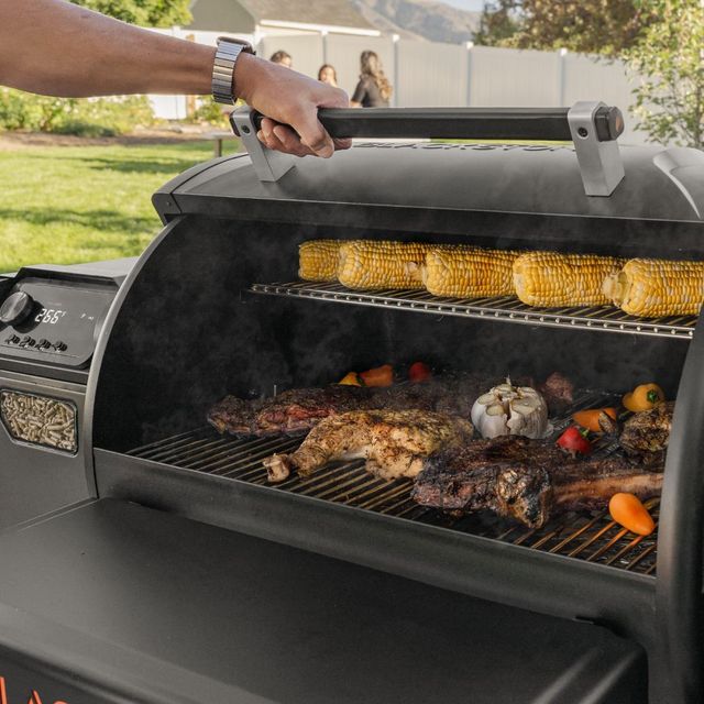 Blackstone® 28" Black Freestanding Pellet Grill -3