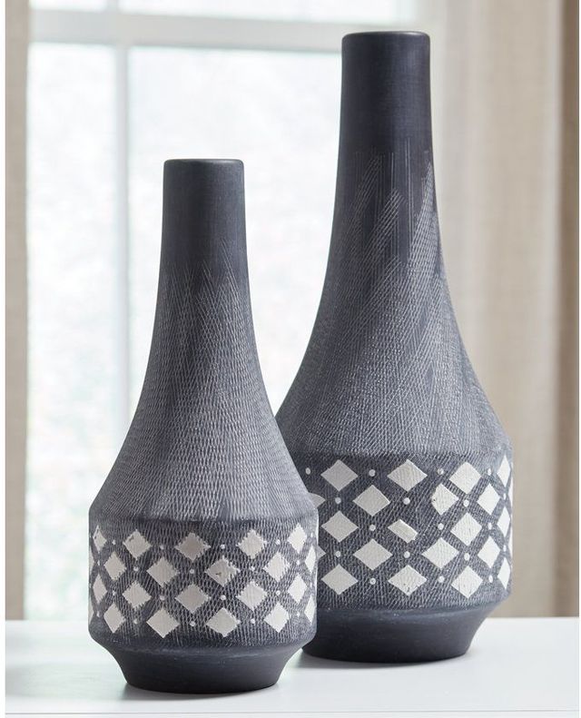Signature Design by Ashley® Dornitilla 2-Piece Black/White Vase Set-1