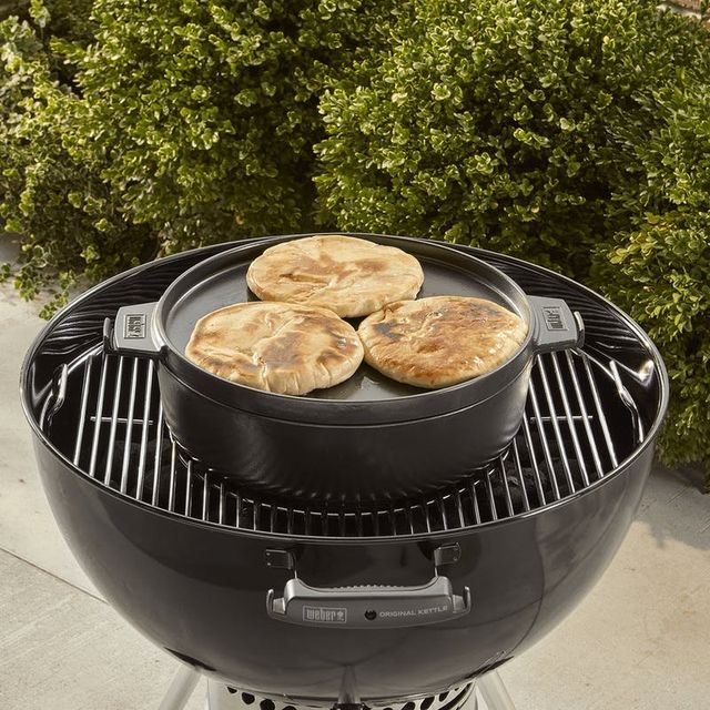 Weber® Slate Cast Iron Dutch Oven Duo-4