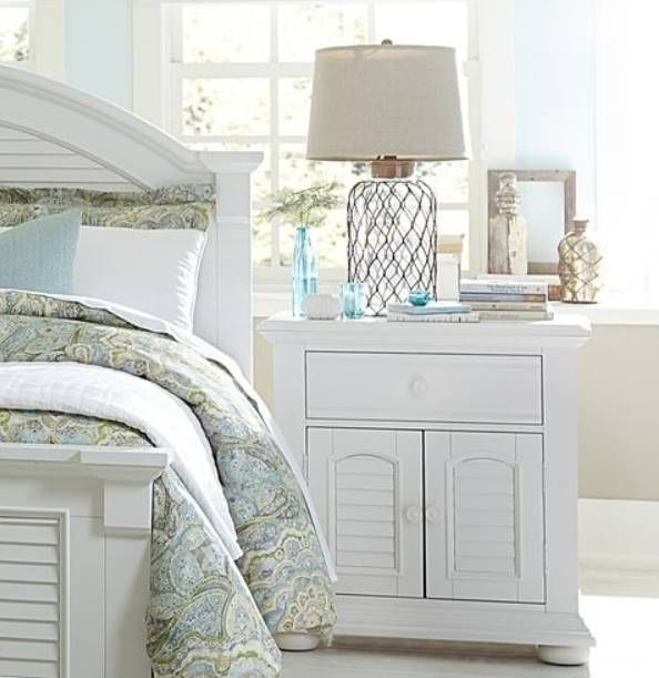 Liberty Furniture Summer House I Oyster White Nightstand-1