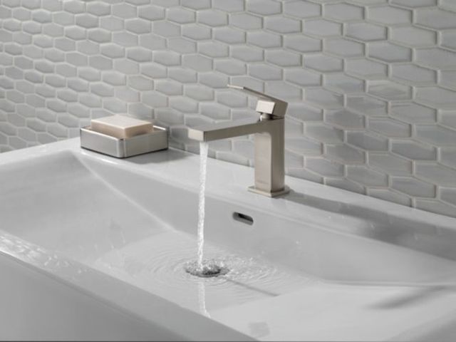 Peerless Xander® Brushed Nickel Single Handle Lavatory Faucet-3