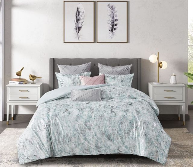 Olliix by CosmoLiving Pearl Aqua Full/Queen Metallic Printed Velvet Comforter Set-3