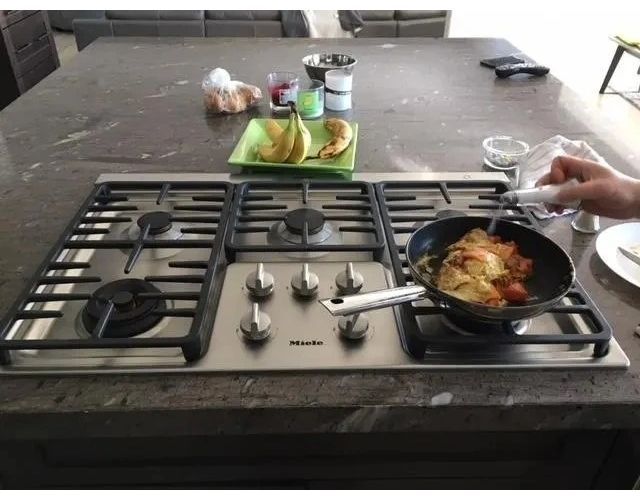Miele 36" Stainless Steel Natural Gas Cooktop-3