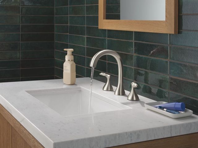 Delta Bonacci™ Lumicoat® Stainless 2-Handle Widespread Bathroom Faucet-2