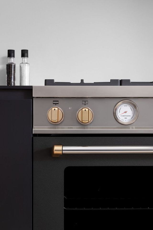 Bertazzoni Satin Gold 11 knobs Induction-1