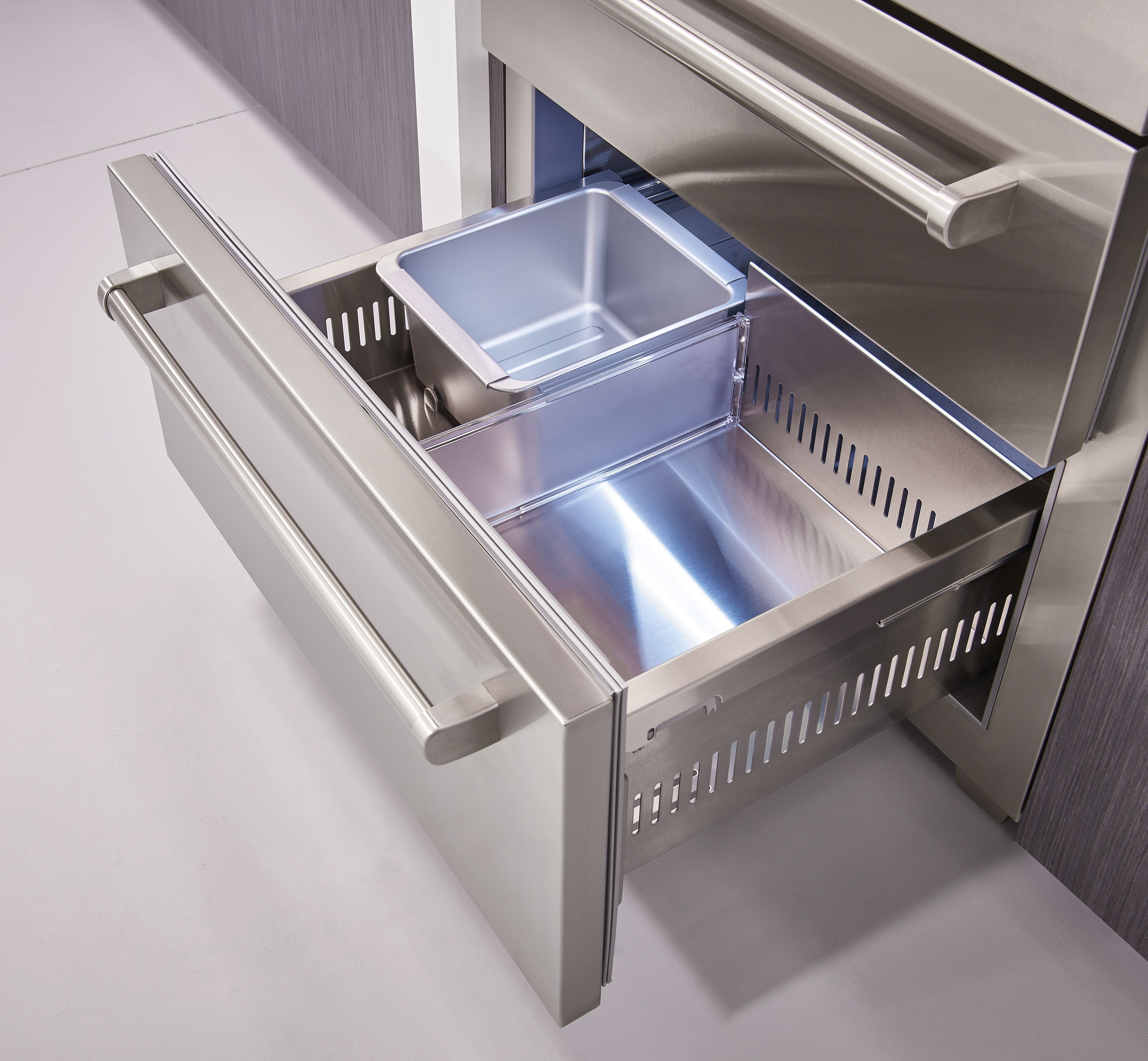 ●BELOW ZERO Sub-Zero® PRO Series 36 in. 22.7 Cu. Ft. Stainless Steel