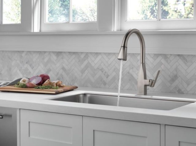 Peerless Xander® Stainless Single Handle Pull-Down Kitchen Faucet Tract Pack-3
