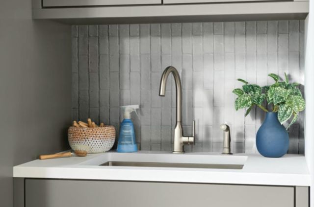 Peerless Ezra® Stainless Single Handle Kitchen Faucet with Spray-2