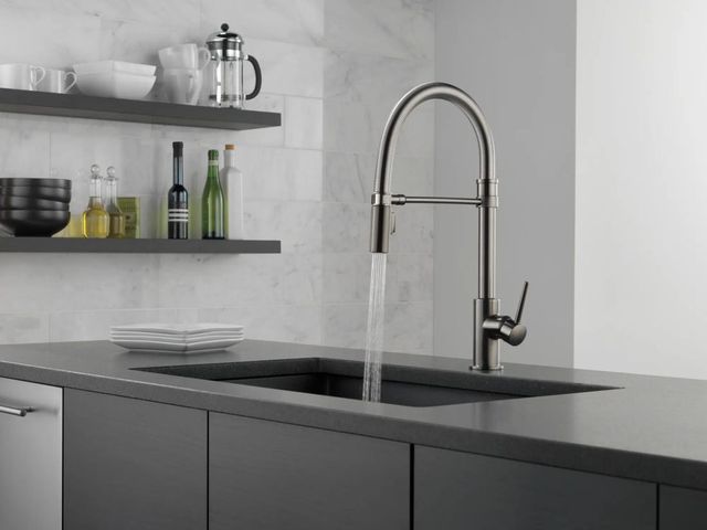 Delta Trinsic® Black Stainless Single-Handle Pull-Down Spring Kitchen Faucet-1