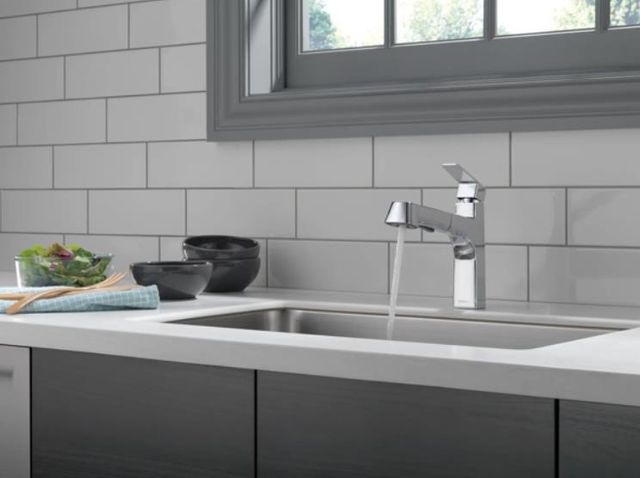 Peerless Xander® Chrome Single Handle Pull-Out Kitchen Faucet-3