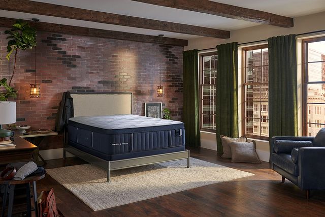Grand matelas europlateau moelleux ressorts internes de Stearns & Foster® Estate Liam-4