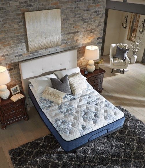 Sierra Sleep® by Ashley® Mt Dana 2-Piece Hybrid Firm and Best Adjustable Base Queen Mattress Set-4