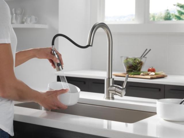 Peerless Precept® Stainless Single Handle Pull-Down Kitchen Faucet-3