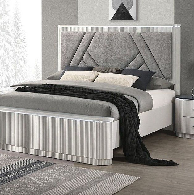 Furniture of America® Aldgate 4-Piece Light Gray Queen Bedroom Set-1
