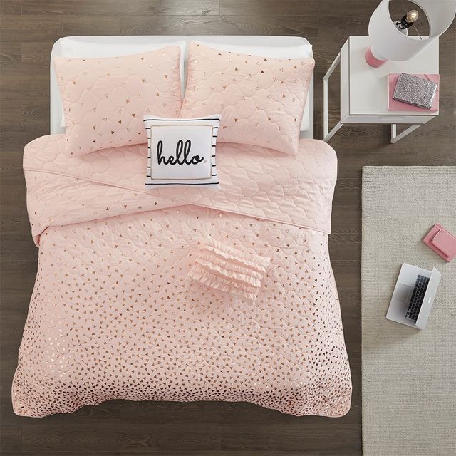 Olliix by Intelligent Design Zoey Blush and Rose Gold Full/Queen Metallic Printed Coverlet Set-1