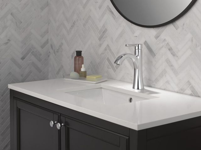 Delta Lineax™ Chrome Single Handle Bathroom Faucet with Drain-3
