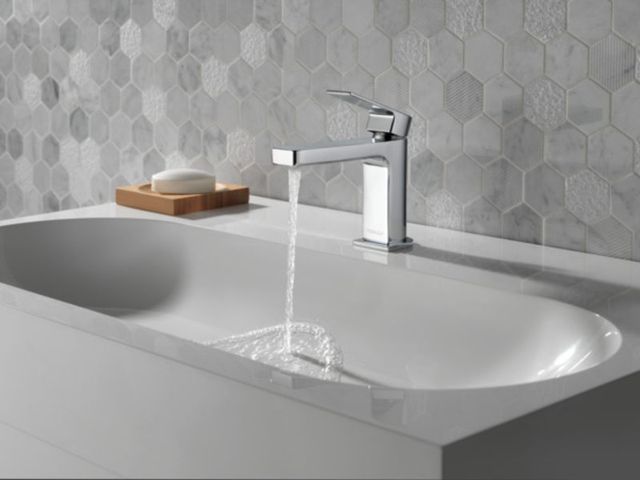 Peerless Xander® Chrome Single Handle Bathroom Faucet without Pop-Up-3