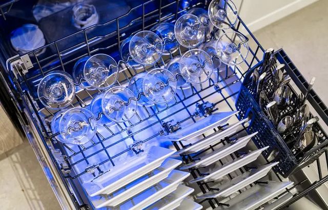 Thermador® Star Sapphire® 24" Stainless Steel Top Control Built In Dishwasher-3
