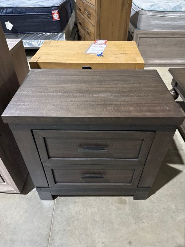 Clearance Liberty Furniture Thornwood Hills Rock Beaten Brown Nightstand (Set of 2)-0