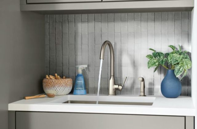 Peerless Ezra® Stainless Single Handle Kitchen Faucet with Spray-3