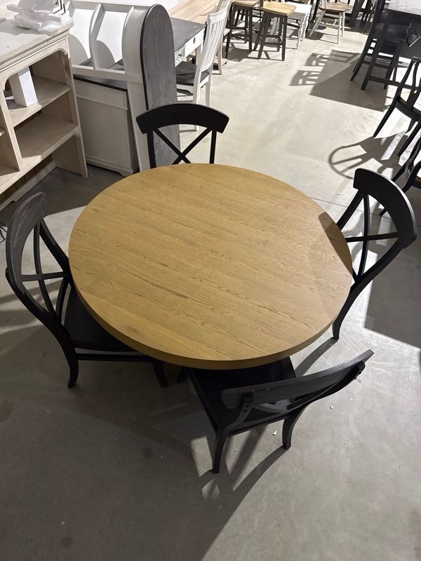 Clearance Riverside Furniture Davie Table And Harper Side Chair 5-Piece Dining Set-1