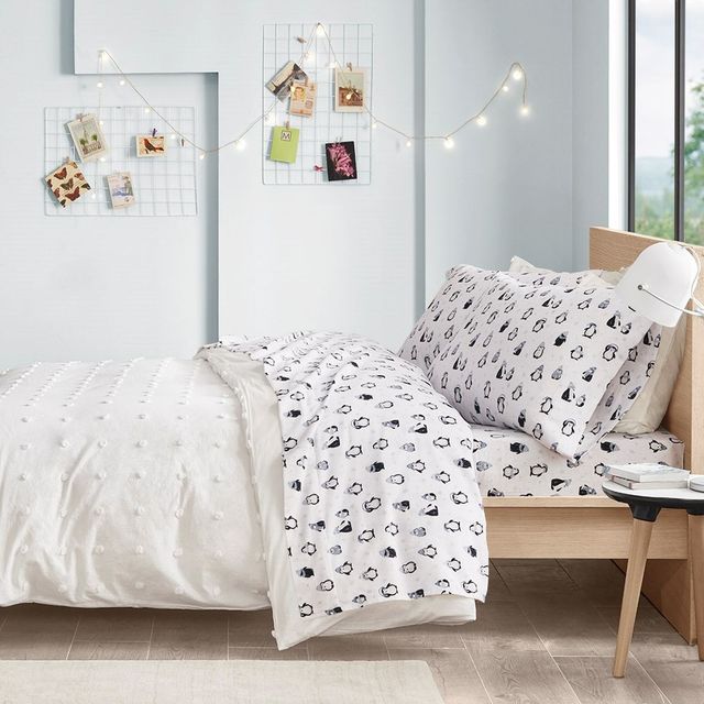 Olliix by Intelligent Design Blue Penguins Queen Cozy Soft Cotton Novelty Print Flannel Sheet Set-4