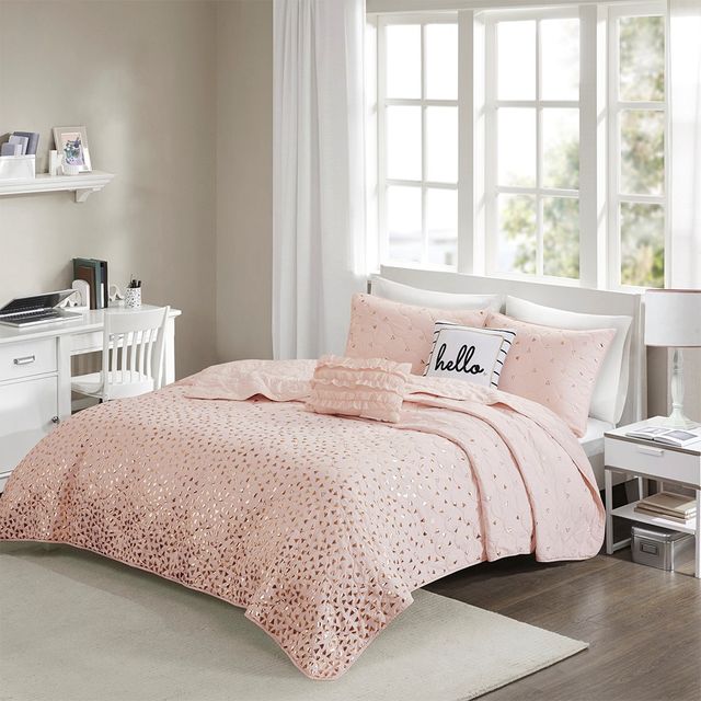 Olliix by Intelligent Design Zoey Blush and Rose Gold Full/Queen Metallic Printed Coverlet Set-2
